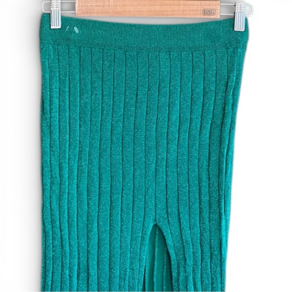 Surf Gypsy Elegant Green Metallic  Ribbed Slit Skirt - Picture 5 of 10
